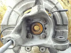Moyeu de roue avant gauche OEM 6784901 pour BMW 5
