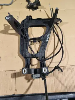 Renfort de fixation radiateur Porsche 982145645C
