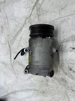 Ford AV61-19D629-CC AC-kompressor - Begagnad OEM