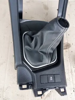 Pommeau de levier Toyota Auris II 13-18 OEM Occasion