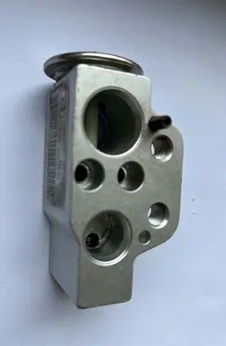 AC Laajennusventtiili Audi A4 B8 A5 Q5 8K0820679B