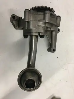 Bomba de óleo VW Golf 1.9 TDI OEM 038115121A Usada