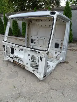 SŁUPEK PRZEDNIA OEM Kvart hytte fram vänster för IVECO
