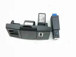 Prise USB Peugeot 308 OEM 98483947V 2022