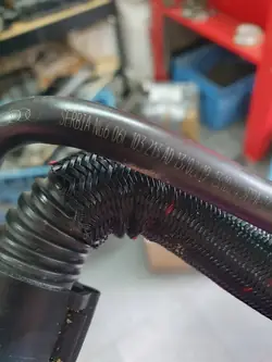 Belüftungsschlauch Audi 06L103213AD