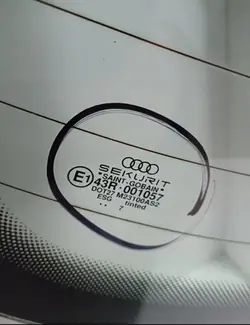 Vitre arrière OEM 001057 pour Audi A4 B5 Berline (1994-2001)