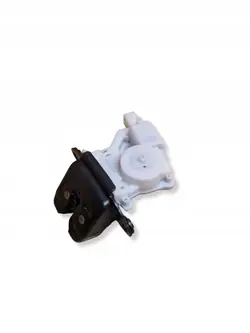 Fecho de porta-malas OEM 0944 para Nissan Qashqai - Usado