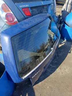 Takaluukun lasi LA5E VW Passat B5 04 1.9 TDI:lle