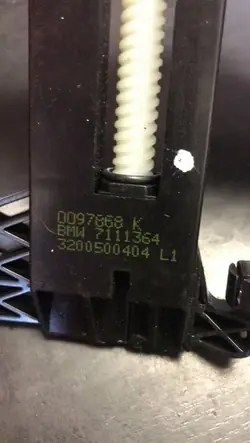 BMW OE 7111364 Nackstödsmotor - Begagnad