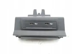 Enchufe USB Mercedes-Benz OEM A2478204002 - Usado