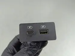 Tomada USB Mitsubishi Outlander OEM E327882