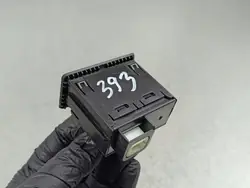 Prise USB Mitsubishi Outlander OEM E327882