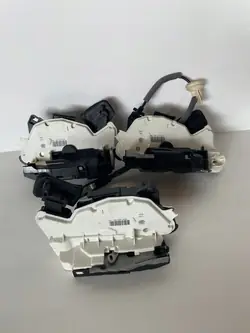 Dörrlås Fram Vänster Höger Audi VW OEM 5K1 5K4