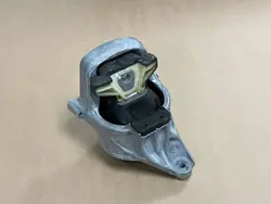 Audi Moottorin Kiinnike OEM 8W0199371CQ - Käytetty