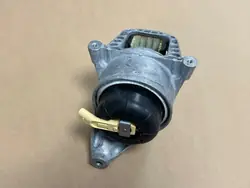 Audi Moottorin Kiinnike OEM 8W0199371CQ - Käytetty