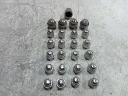 Hyundai Tucson IV Pyörän Lukkomutterit Set OEM HMZ5310003