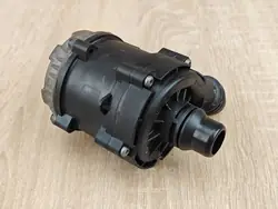Pompe à eau OEM 8638237 pour BMW 530i G30 G31