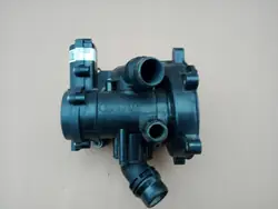 VW, AUDI 1.8 2.0TSI Carcasa de Termostato 06L121111B