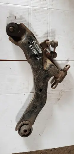 Braccio di controllo anteriore sinistro Hyundai Elantra 02-06