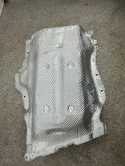 Pantalla térmica BMW OEM 9477792 3.0L 2019