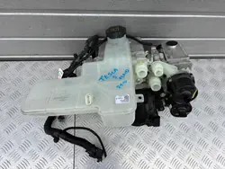 Tesla waterpomp OEM 1523003-00-B Gebruikt