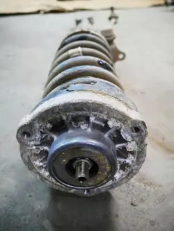 BMW F10 Etu Oikea Jousitusjousi OEM 6775576
