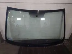 Parabrisas delantero Dacia Sandero I HB 5D usado OEM