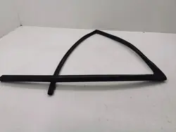 Toyota AMD113369 Achterdeur raamrubber - Gebruikt