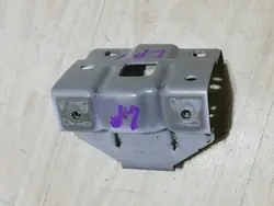 Suporte para para-lama dianteiro esquerdo OEM 651416878R