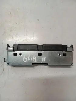 Volvo XC60 II Päänoja OEM 1357591 - Käytetty