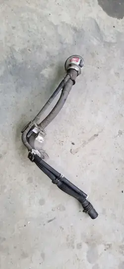 Pescoço de enchimento Nissan K14 OEM - Estado usado
