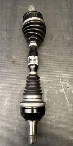 Eixo dianteiro esquerdo Mercedes W156 A2463301201