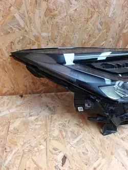 Faros Derecho Toyota C-HR II 2023-2026 OEM NJHB533