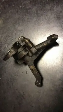 Pompe à huile BMW 3 E30 d'occasion OEM 1273082