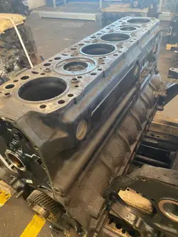 Bloc moteur MAN D2866: pistons, bielles et vilebrequin