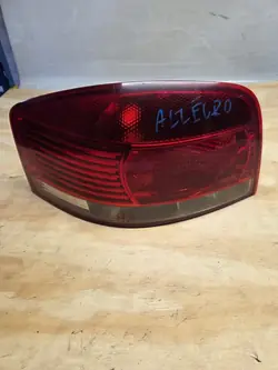 Luz Trasera Izquierda Audi A3 8P 08-12 OEM 8P3945095A