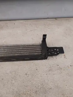 Suporte de arrefecedor de óleo FORD F1F1-7A095-AB