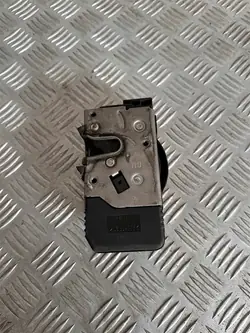 Vänster bakdörrslås Opel VIVARO 8200282295