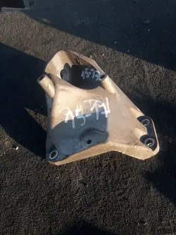 AUDI A6 C6 3.0 TDI Kiinnike 8E0399113L