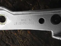Charnière gauche coffre Mercedes Classe S W220 OEM 2207500787