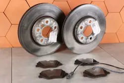 BMW OEM 6891079 Bremscheiben & Beläge Vorderachse