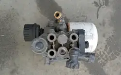 Válvula base secador DAF K056899N02 - Usado