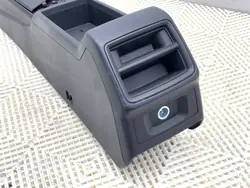 Keskikonsoli OEM 8W1863241A Audi A5 F5 Hatchbackille