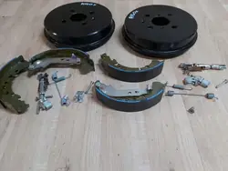 Toyota AYGO X BĘBNY TYŁ OEM bromstrummor bak