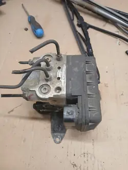 Contrôleur Pompe ABS Suzuki OE OEM 56100-76J0
