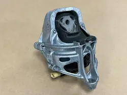 AUDI Q7 4M Moottorin Kiinnike Oikea 4M0199372GJ