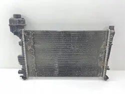Radiador de agua Mercedes-Benz OEM 1685000208 Usado