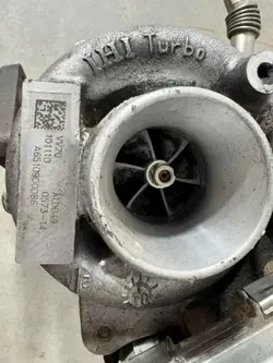 Mercedes Turbo OEM A6510900086 - Käytetty