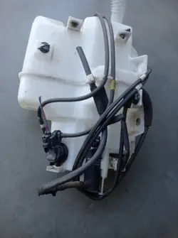 Mazda CX-5 spolarvätsketank OEM KOO36 (2012-2017)