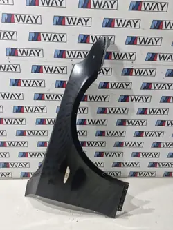 BMW E60 E61 Oikea etulokasuoja 668 Schwarz II
